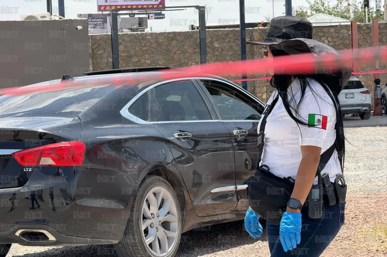 Aseguran vehículo con 7 impactos de bala; lo vinculan con balacera en Galerías