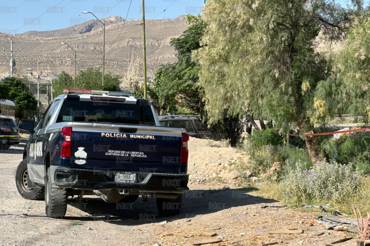 Sale de su casa y encuentra a hombre muerto en arroyo