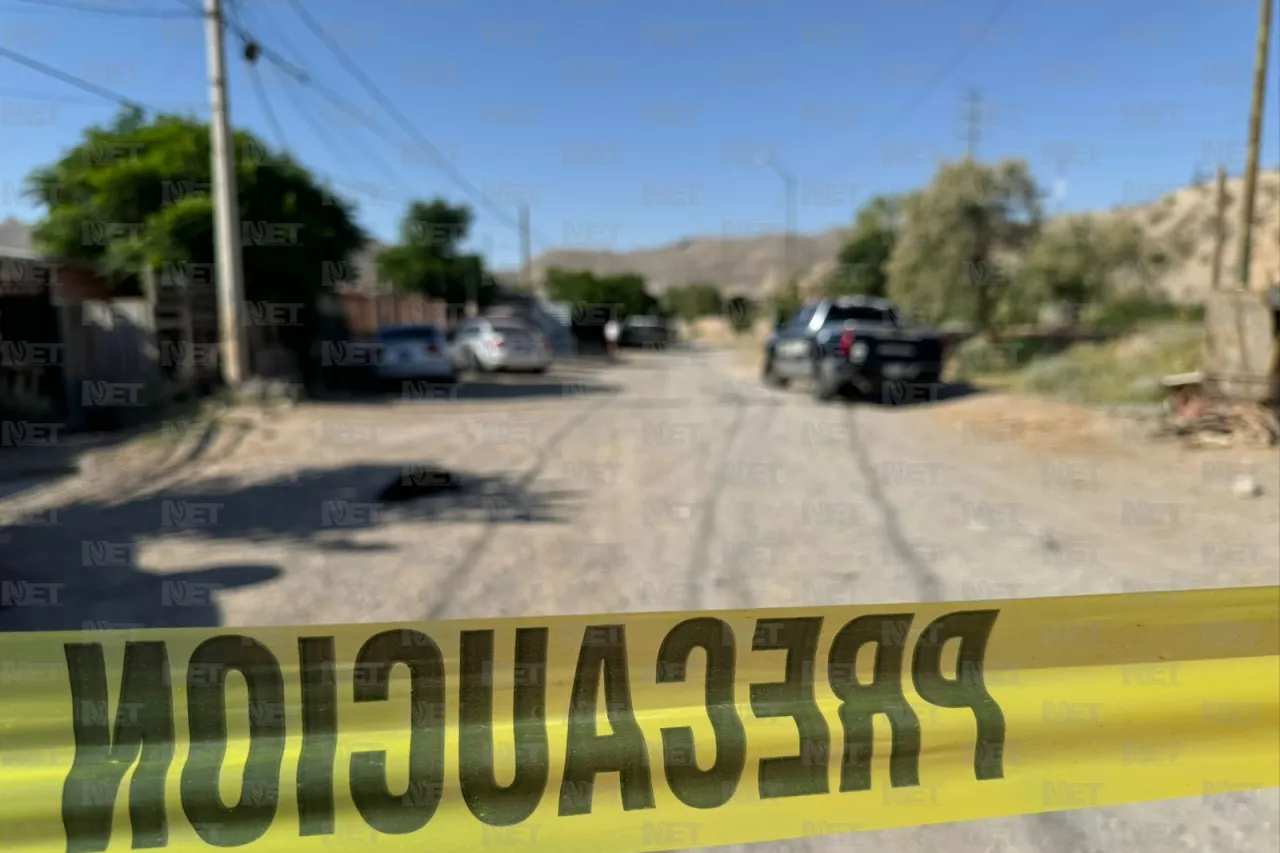 Sale de su casa y encuentra a hombre muerto en arroyo