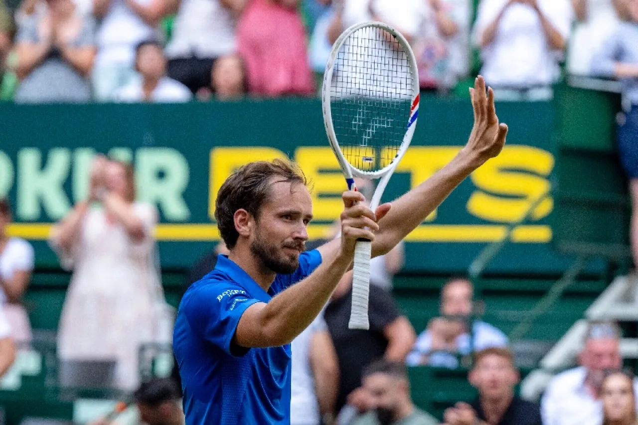 Medvedev despacha a Zverev y se mete a finales del Halle Open