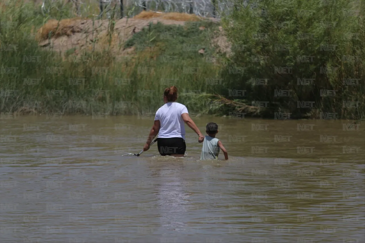 Reciben familias juarenses el verano en las compuertas del río Bravo