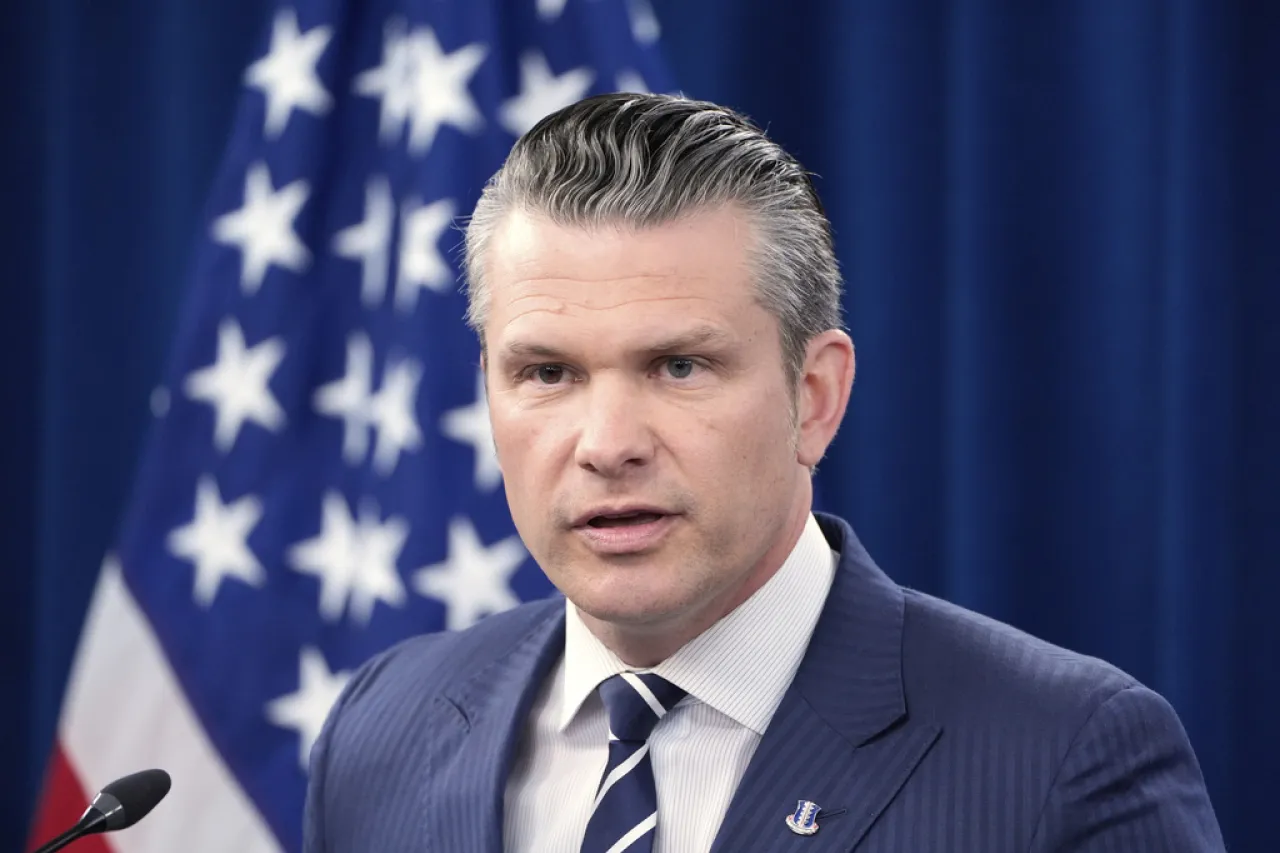 Hegseth dice que EU 'no busca la guerra' con Irán