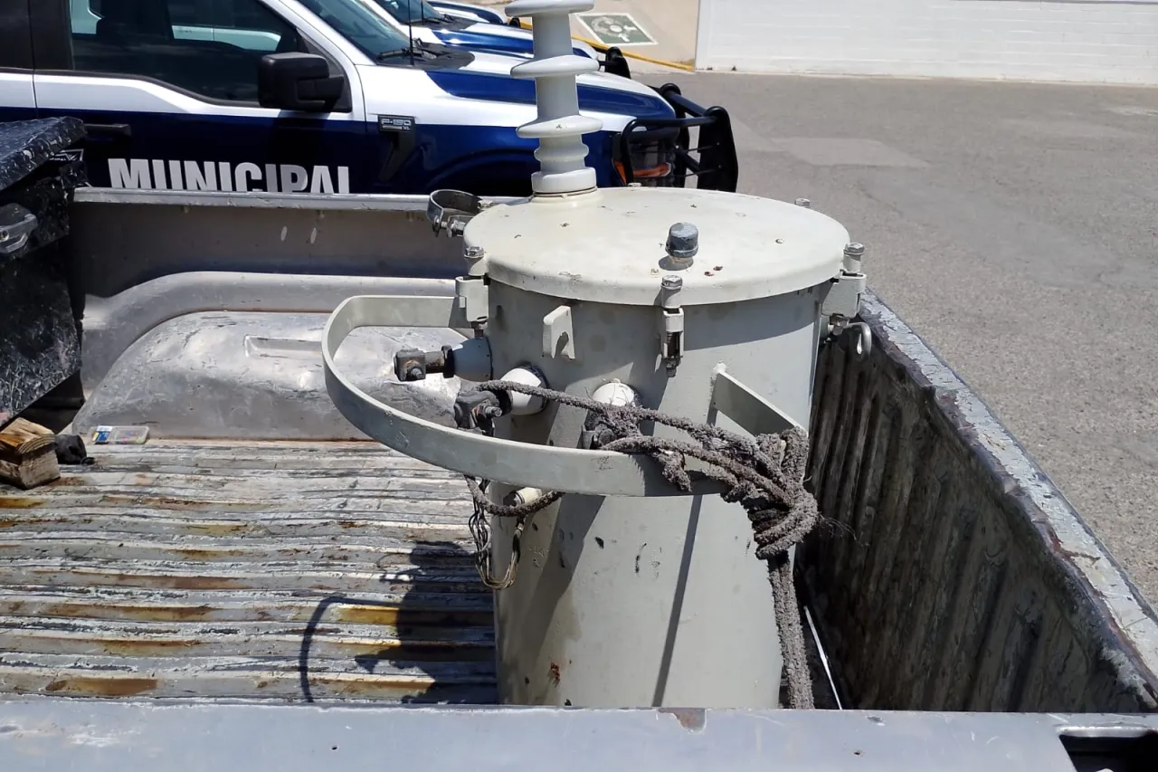 Sorprenden a 3 robando un transformador, los arrestan