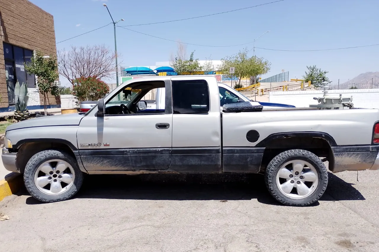Sorprenden a 3 robando un transformador, los arrestan