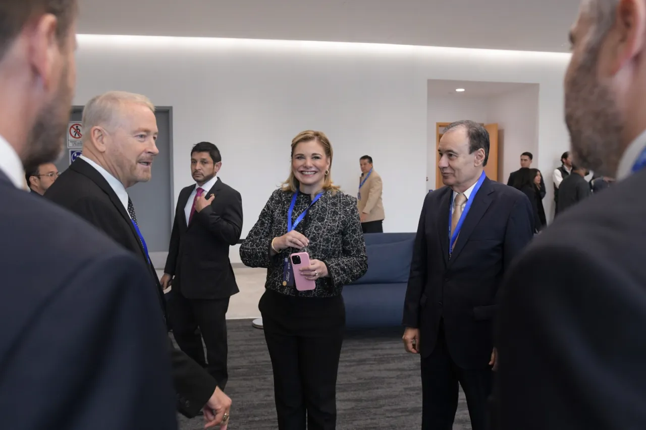 Maru Campos celebra aniversario de Ford