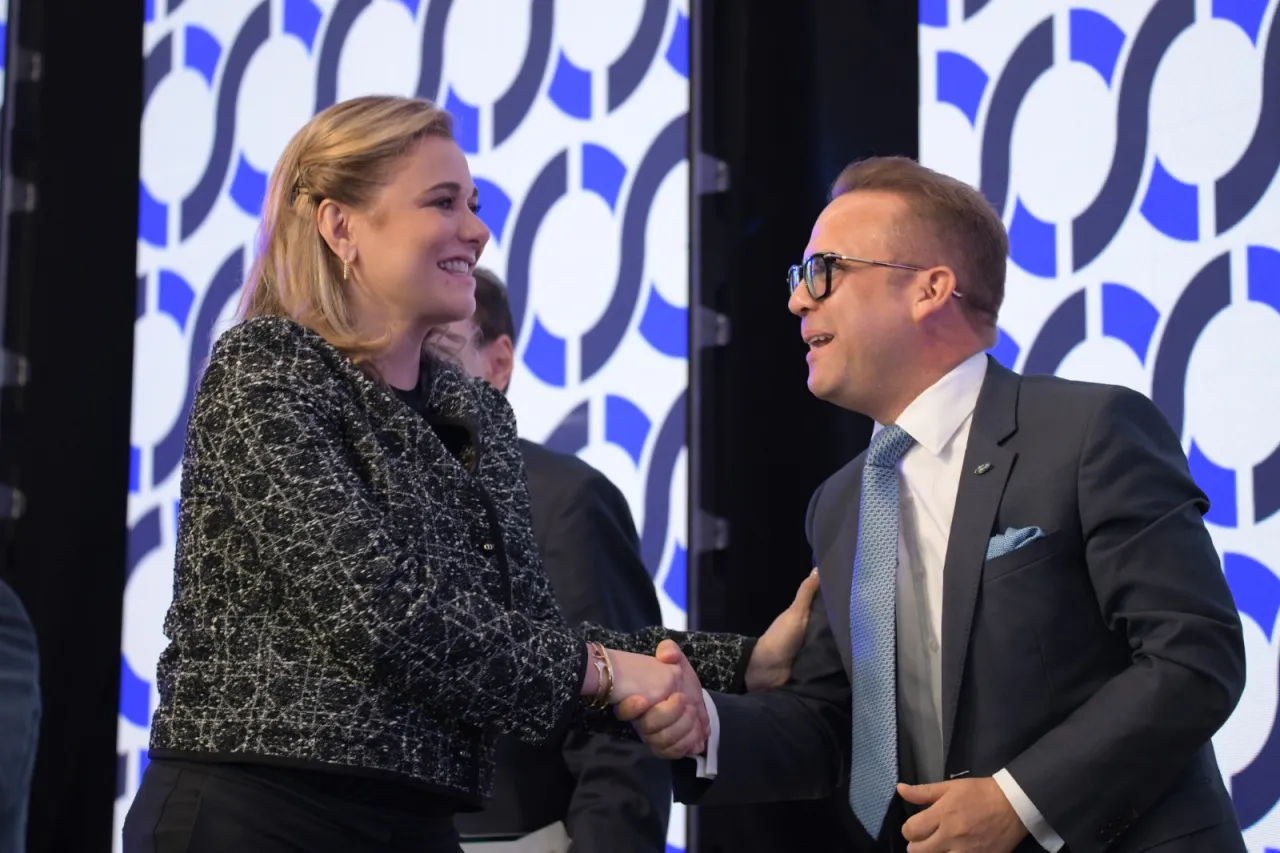 Maru Campos celebra aniversario de Ford