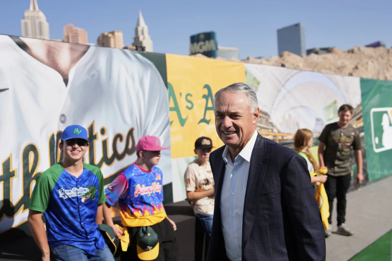 Los Atléticos celebran inicio de construcción de estadio en Las Vegas