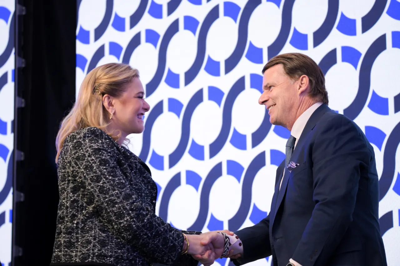 Maru Campos celebra aniversario de Ford