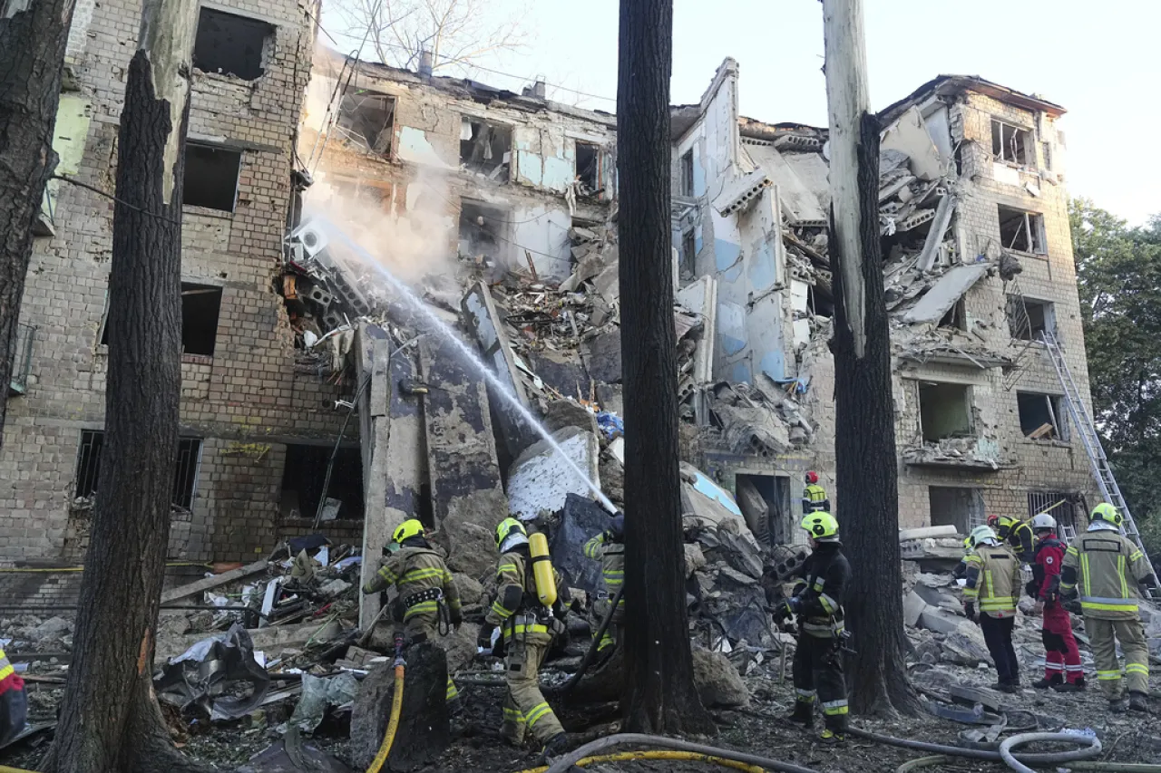 Ataques rusos en Ucrania dejan al menos 10 muertos y decenas de heridos