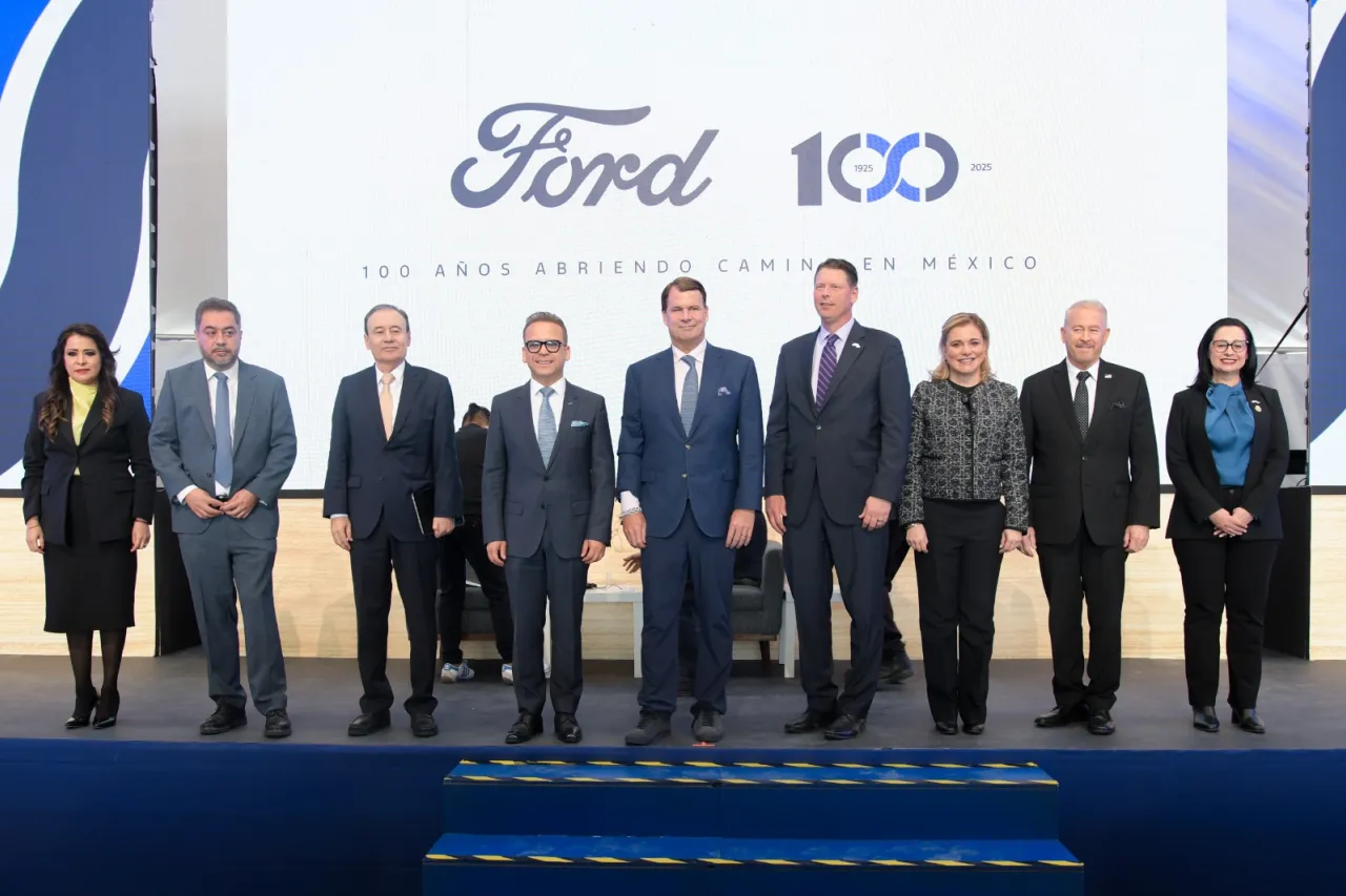 Maru Campos celebra aniversario de Ford