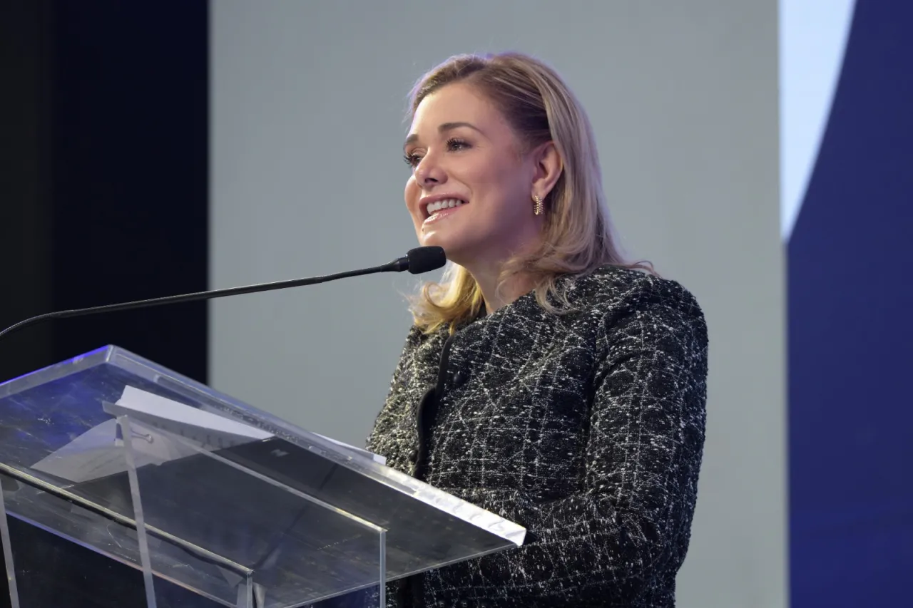 Maru Campos celebra aniversario de Ford