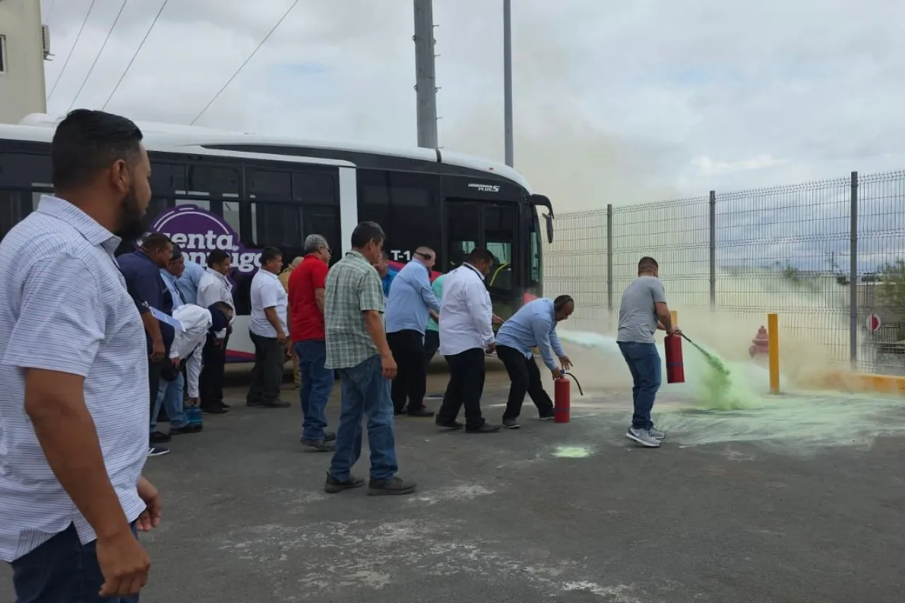 Juárez Bus aplica curso práctico de combate contra incendios