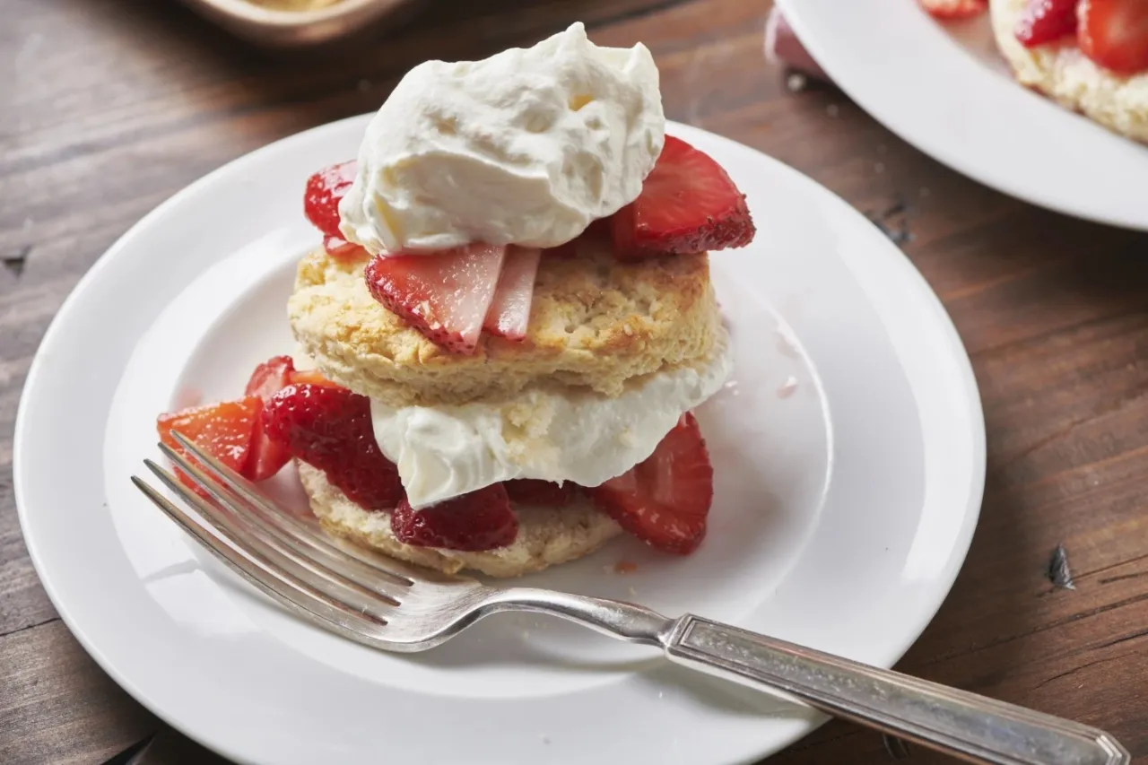 Tarta de fresas: el postre que no puede faltar esta temporada