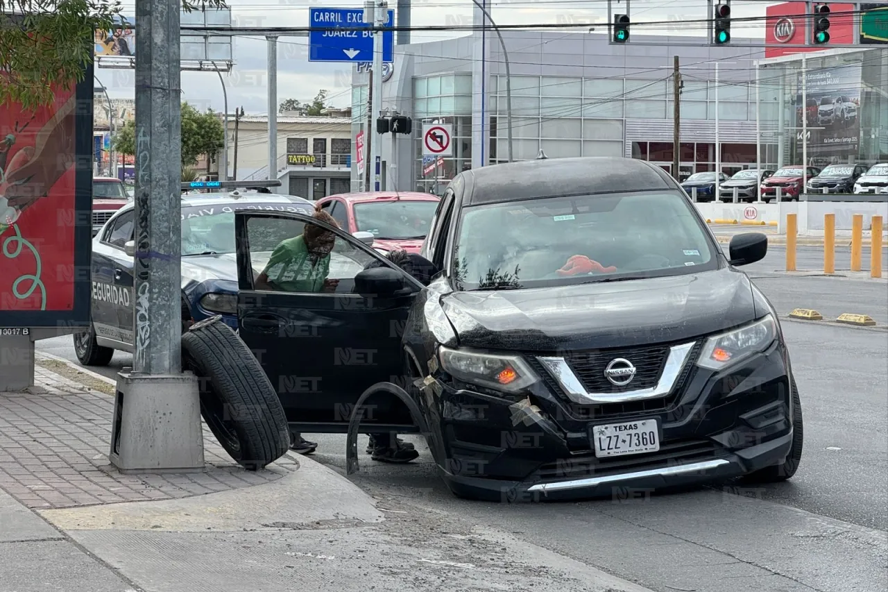 Se le sale la llanta a su camioneta; llevaba a su esposa al trabajo