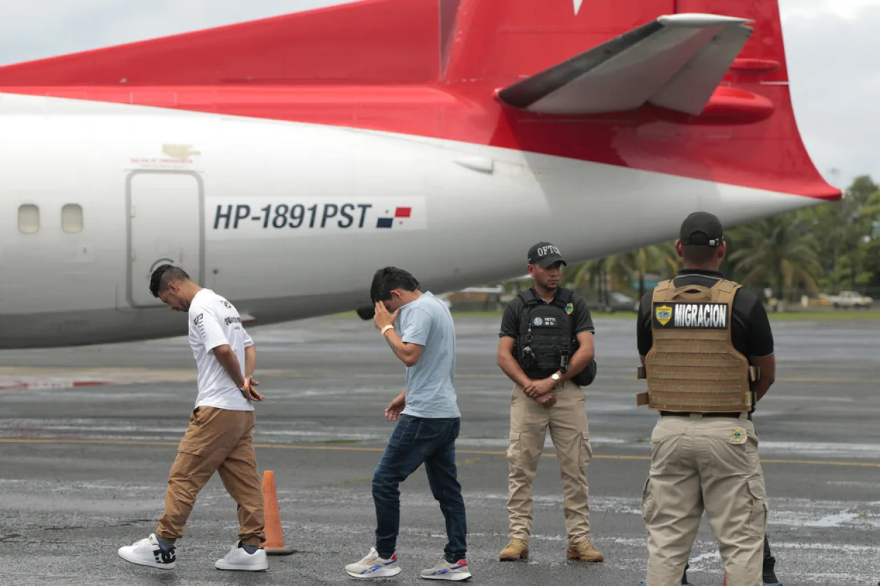 Apoya Kristi Noem deportaciones desde Panamá al iniciar gira por Centroamérica