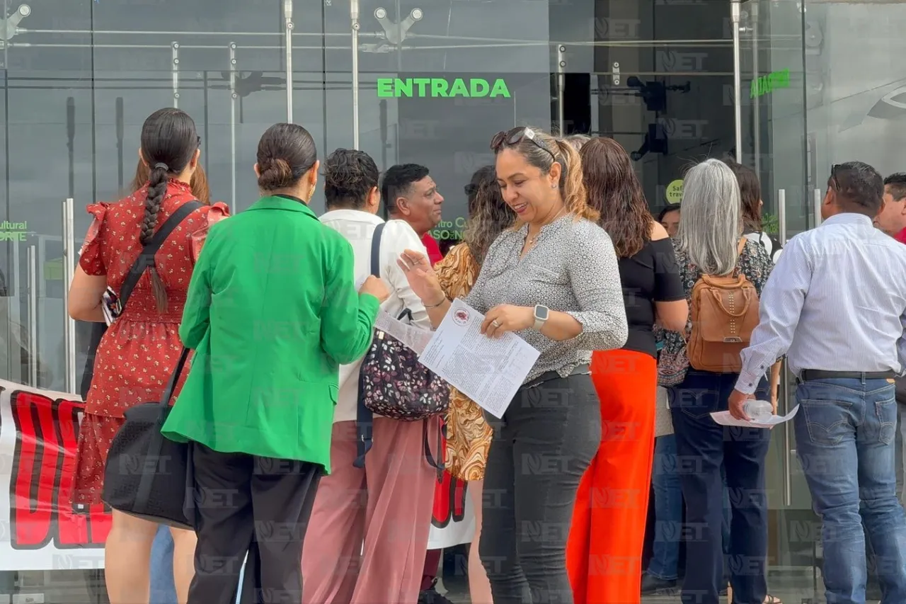 Maestros protestan en foro educativo contra Ley del Issste de 2007