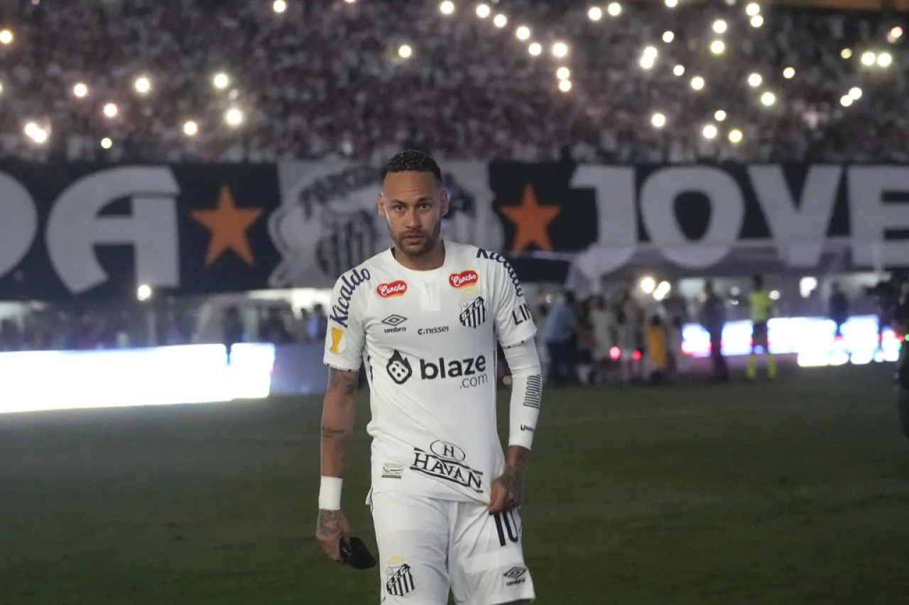 Neymar extiende contrato con Santos