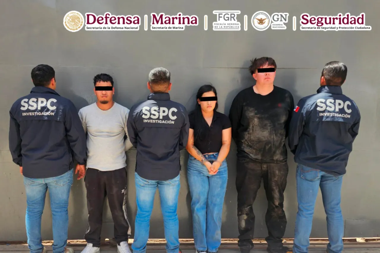 Presentan ante juez a los 3 detenidos afuera de Denny's