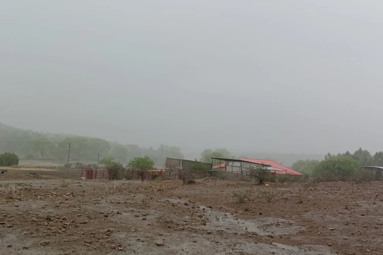 Lluvias continuarán en Chihuahua; piden evitar cruzar arroyos o ríos