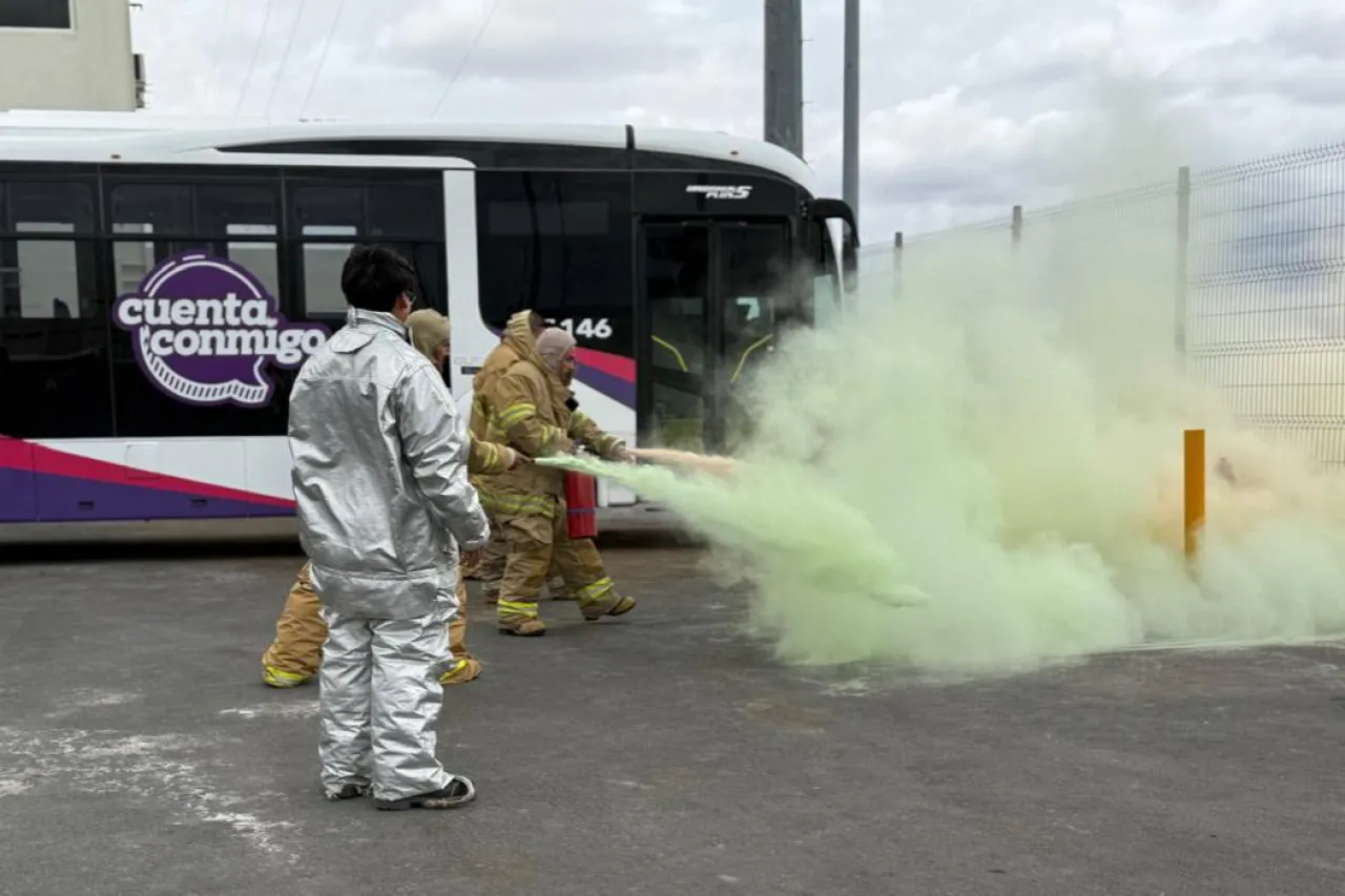 Juárez Bus aplica curso práctico de combate contra incendios