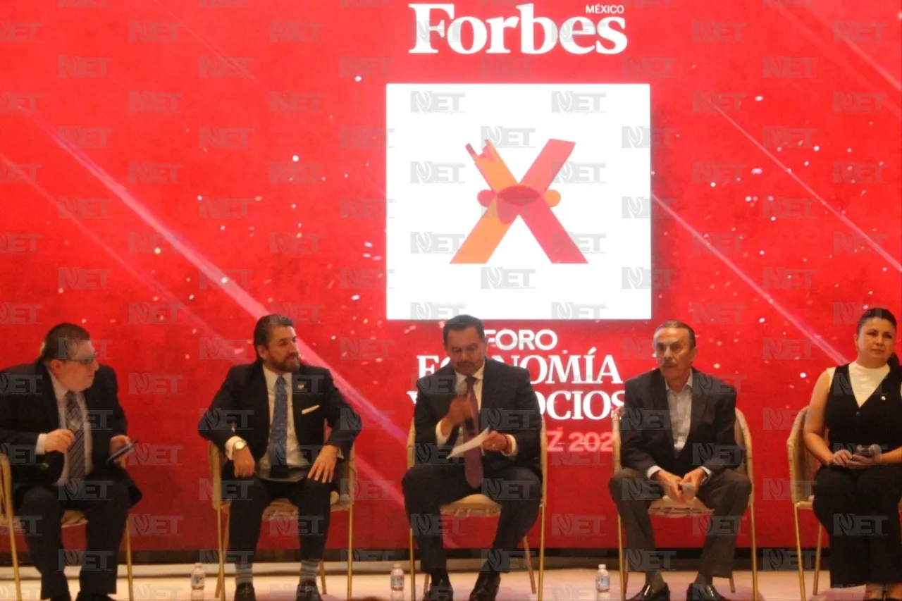 Destaca alcalde ventajas de Ciudad Juárez en panel 'Territorio en Movimiento'