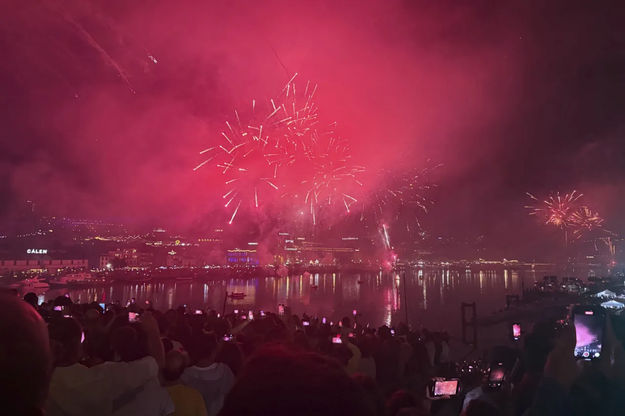 Martillos, sardinas y fuego: así late Oporto en San Juan