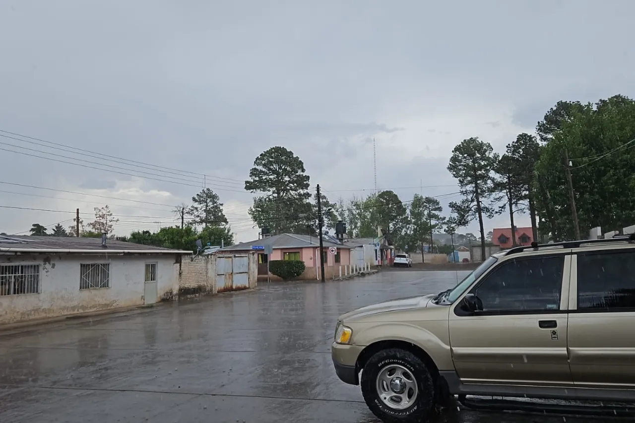 Lluvias continuarán en Chihuahua; piden evitar cruzar arroyos o ríos