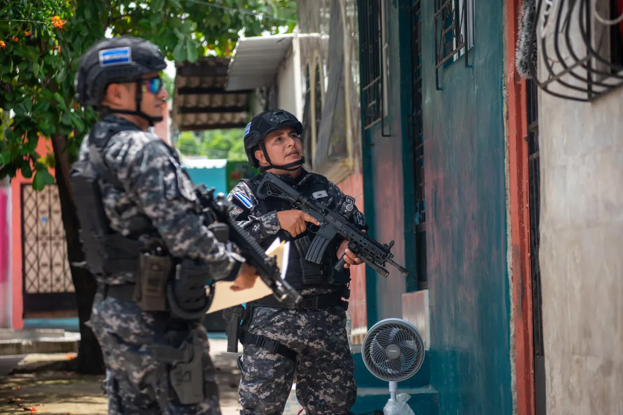 El Salvador: Señalan a alumnos de querer formar pandilla y los arrestan