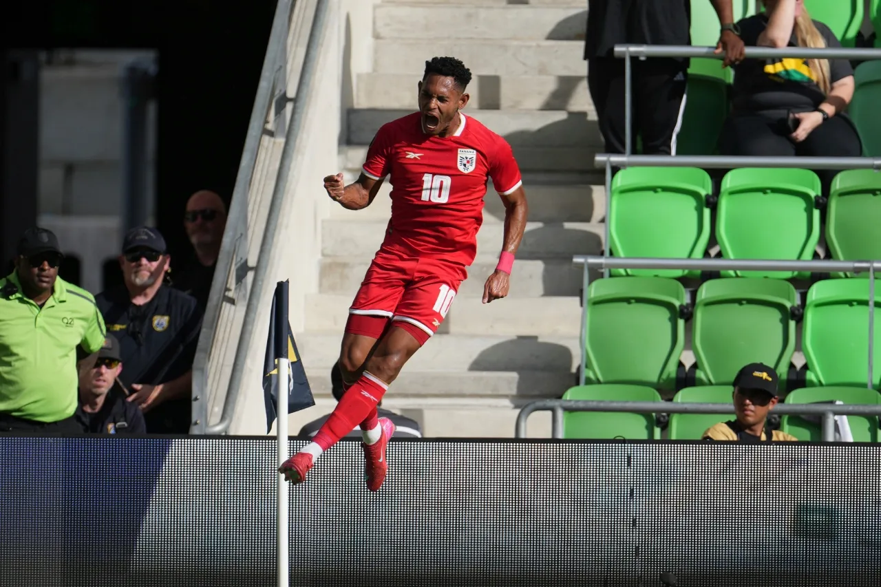 Con triplete de Díaz, Panamá vence a Jamaica y avanza a cuartos de Copa Oro