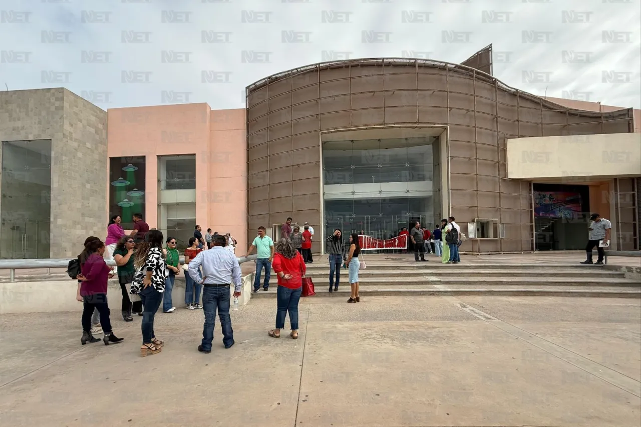 Maestros protestan en foro educativo contra Ley del Issste de 2007