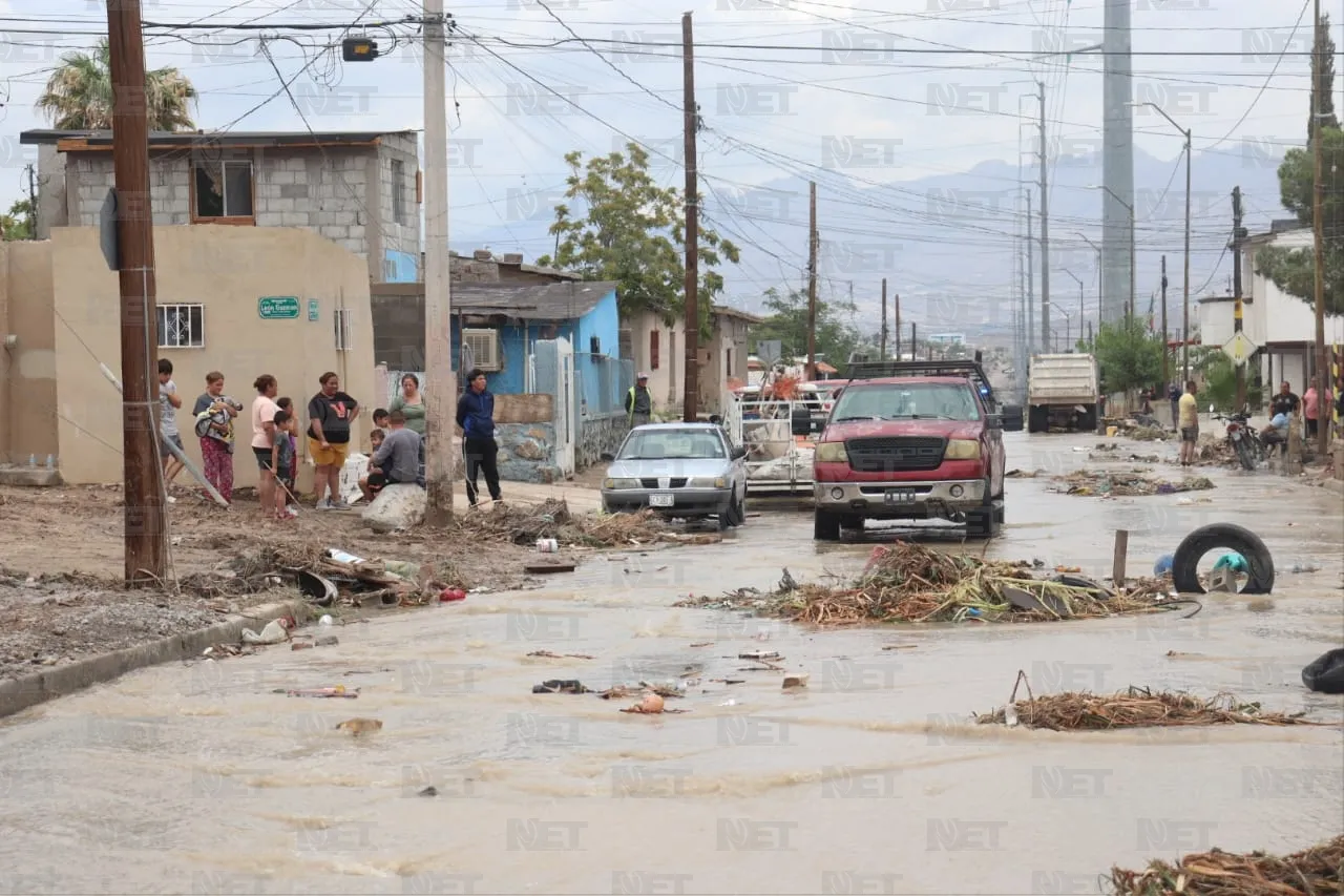 Llegan dependencias municipales a ayudar a vecinos afectados por lluvias