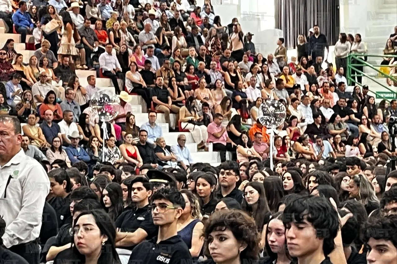 Globos ocupan los lugares de Axel y Gael en graduación; murieron en accidente