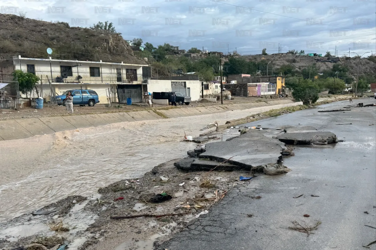 Lluvias arrancan pavimento de las vialidades al poniente de Juárez