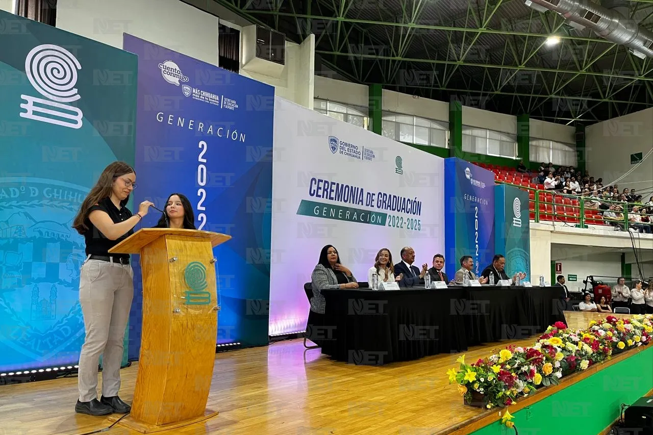 Globos ocupan los lugares de Axel y Gael en graduación; murieron en accidente
