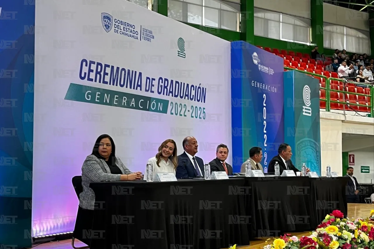 Globos ocupan los lugares de Axel y Gael en graduación; murieron en accidente