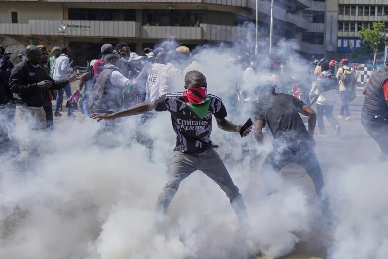 Jóvenes en Kenia marchan contra la brutalidad policial y el gobierno
