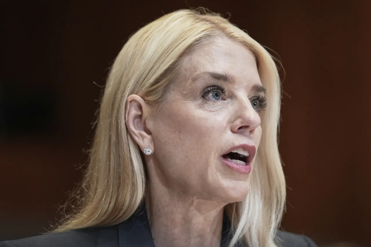 Gobierno de Trump demanda a jueces que han obstruido sus políticas migratorias