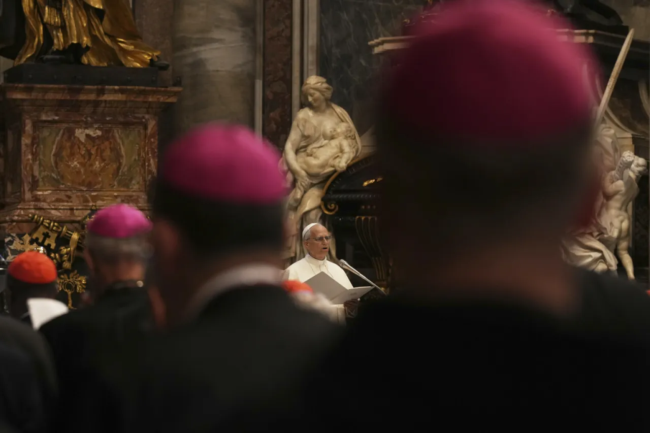 León XIV reafirma el celibato sacerdotal y exige acciones 'firmes' vs abusos
