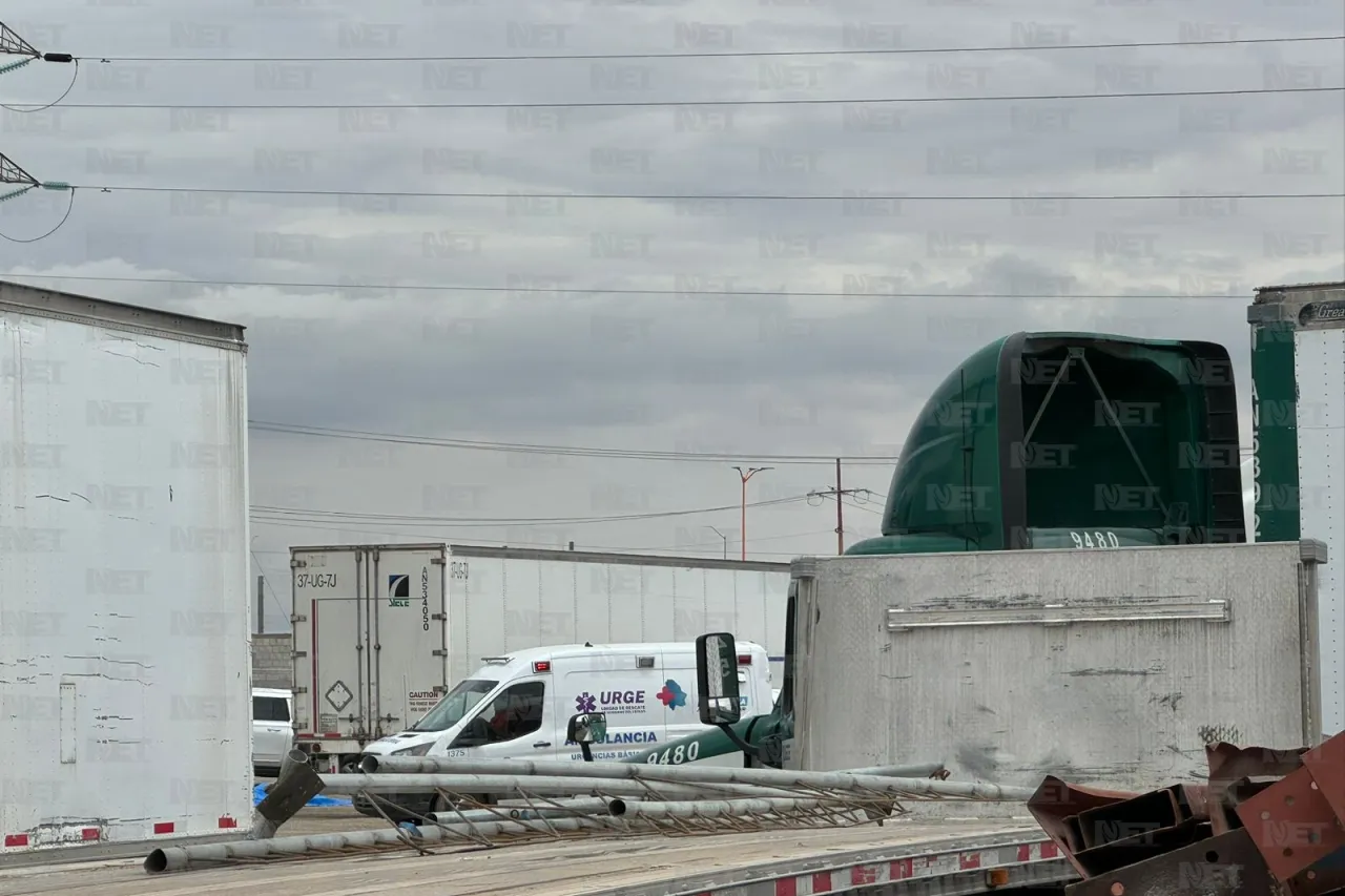 Muere hombre aplastado por un camión de carga