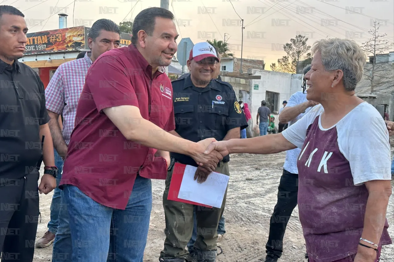 Visita Pérez Cuéllar a juarenses afectados por inundación
