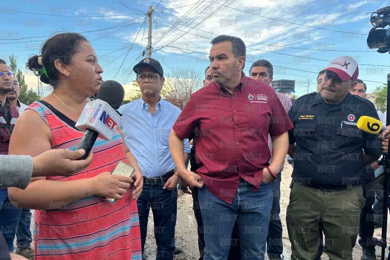 Visita Pérez Cuéllar a juarenses afectados por inundación