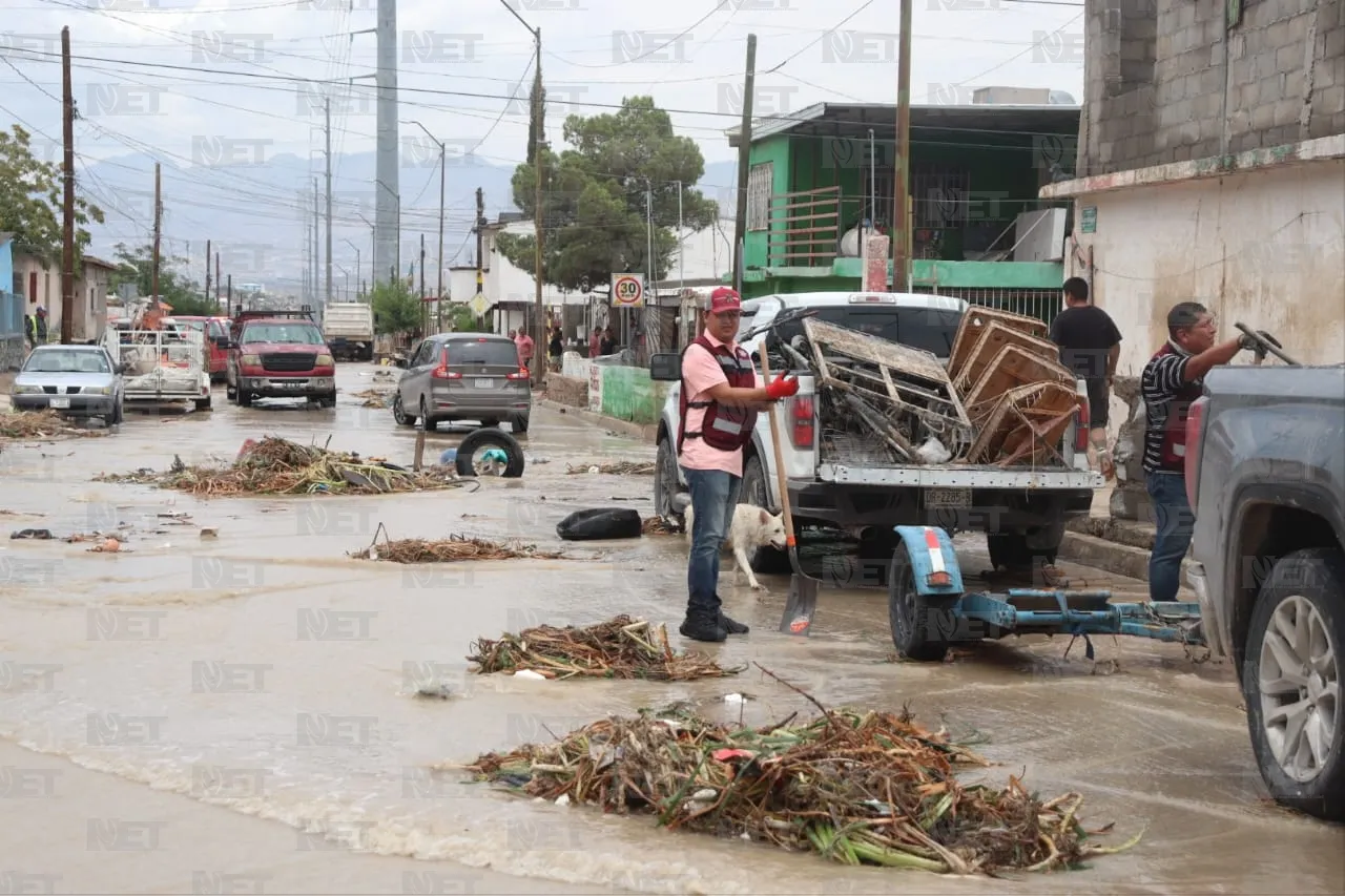 Llegan dependencias municipales a ayudar a vecinos afectados por lluvias