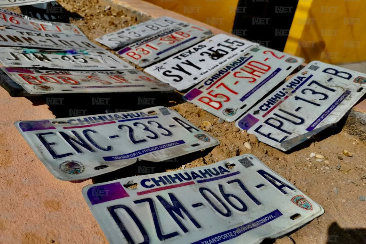 ¿Sin placas por la lluvia? Podrías encontrarlas en este cruce