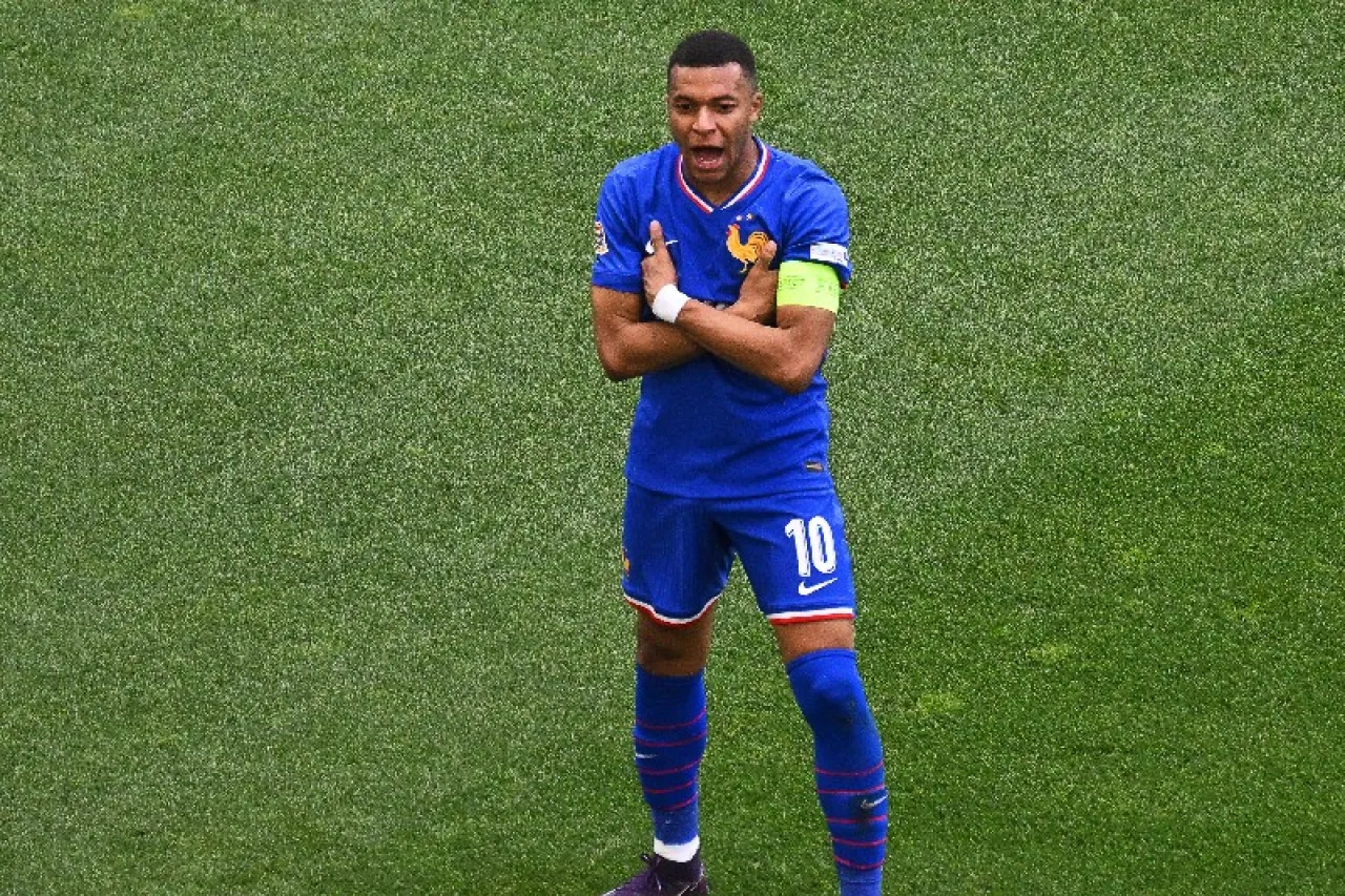 Francia: Mbappé presenta demanda por acoso contra el PSG