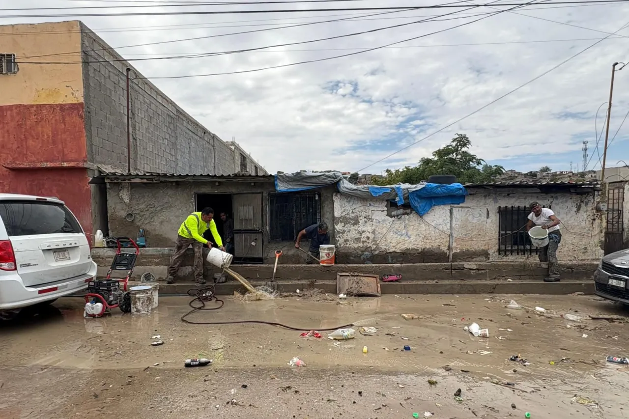 Gobierno estatal atiende a familias afectadas por temporal en Juárez