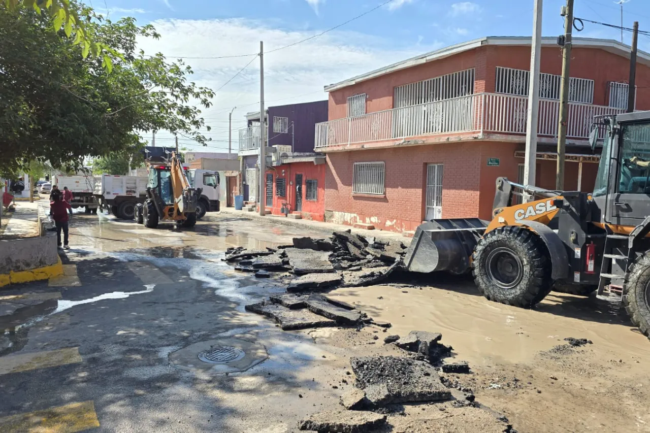 Repara Municipio calle Begonias tras quedar destruida durante lluvias
