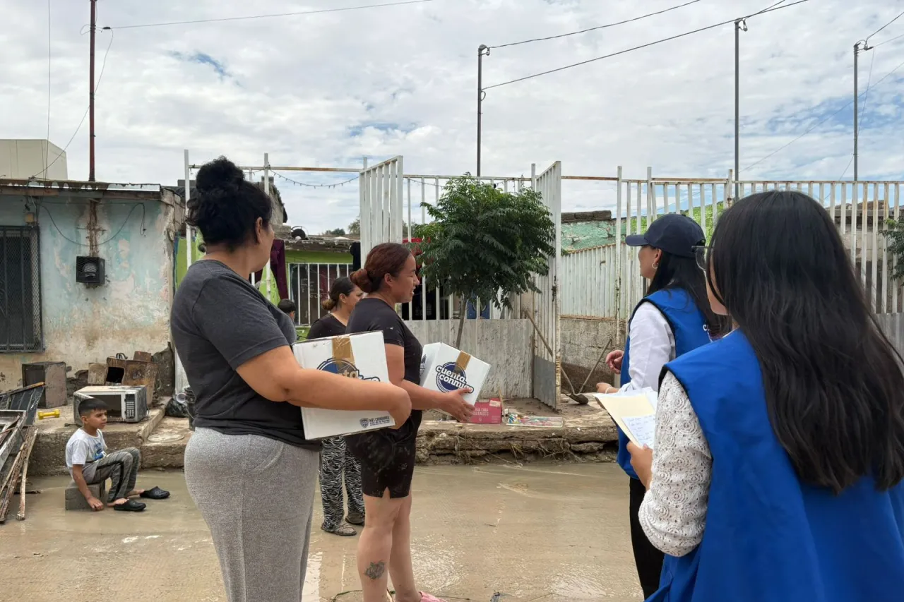 Gobierno estatal atiende a familias afectadas por temporal en Juárez