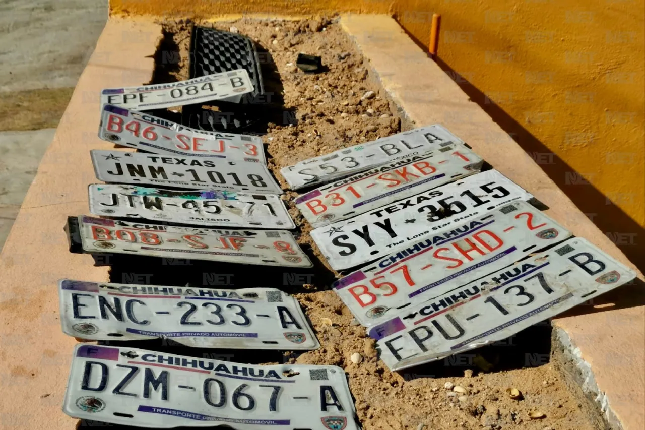 ¿Sin placas por la lluvia? Podrías encontrarlas en este cruce