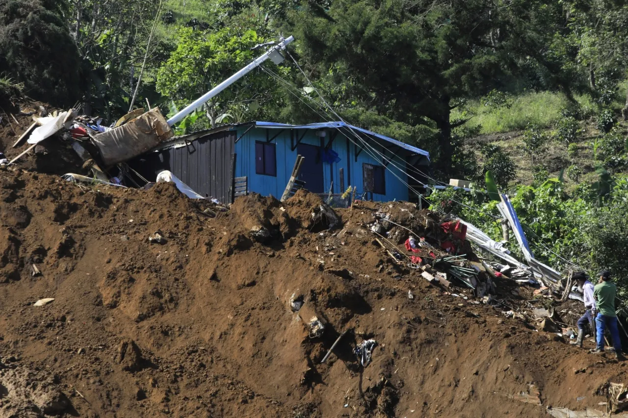 Aumentan a 14 los muertos por alud en Colombia; aún buscan desaparecidos
