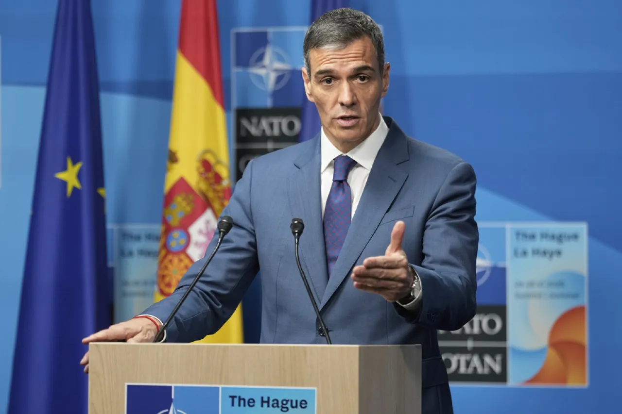 Sánchez desafía a Trump en la OTAN: La política comercial se decide en Bruselas